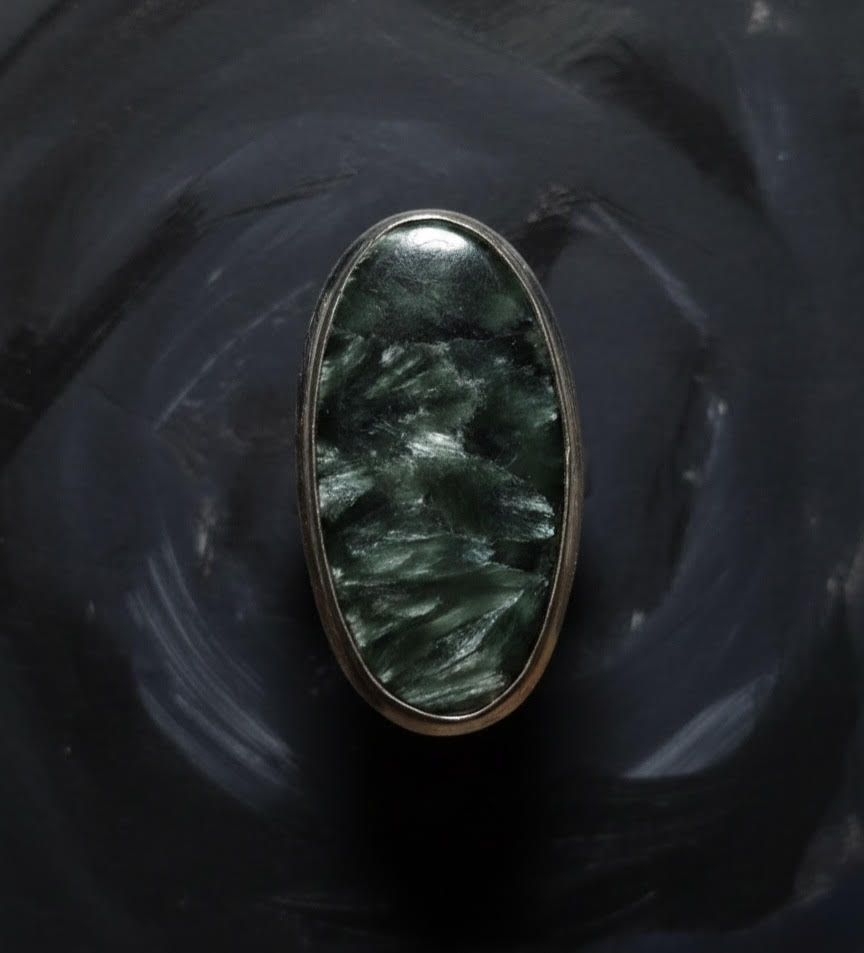 Handgemaakte Zilveren Ring met Serafiniet mt 18.5